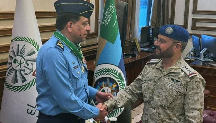 Air Chief was awarded the King Abdulaziz Badge of Honor during his visit to Saudi Arabiaائیر چیف کو سعودی عرب کے دورے کے دوران شاہ عبدالعزیز بیج آف آنر سے نوازا گیا