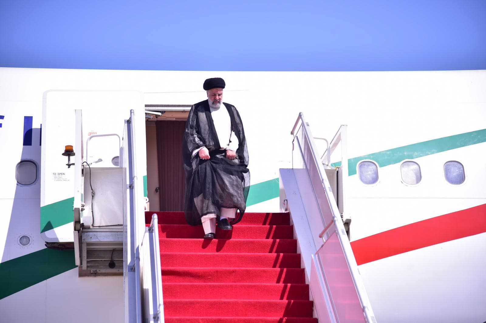 ایران ,اسرائیل کشیدگی میں ایرانی صدر ابراہیم رئیسی پاکستان کا تاریخی دورہ …….Iranian President Ibrahim Raisi’s historic visit to Pakistan amid Iran-Israel tension…سفر تاریخی ابراهیم رئیسی رئیس جمهور ایران به پاکستان در بحبوحه تنش ایران و اسرائیل…..