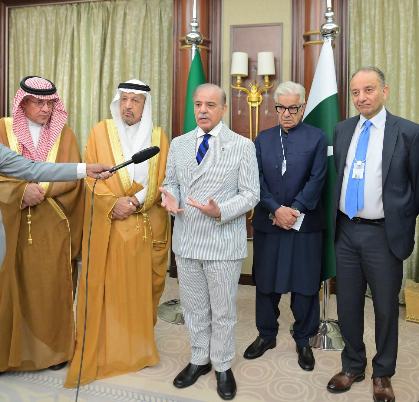 سعودی وقطری سرمایہ کاری;پاکستان میں اقتصادی ترقی وخوشحالی… Saudi and Qatari investment; economic development and prosperity in Pakistan.(اصغر علی مبارک)