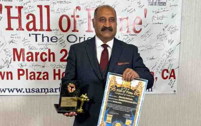 Shihan Raja Khalid Mahmood Janjua becomes the first Pakistani martial artist to receive the Hall of Fame Award for the fourth time in the United States.شیہان راجہ خالد محمود جنجوعہ امریکہ میں چوتھی بار ہال آف فیم ایوارڈ حاصل کرنے والے پہلے پاکستانی مارشل آرٹسٹ بن گئے ۔