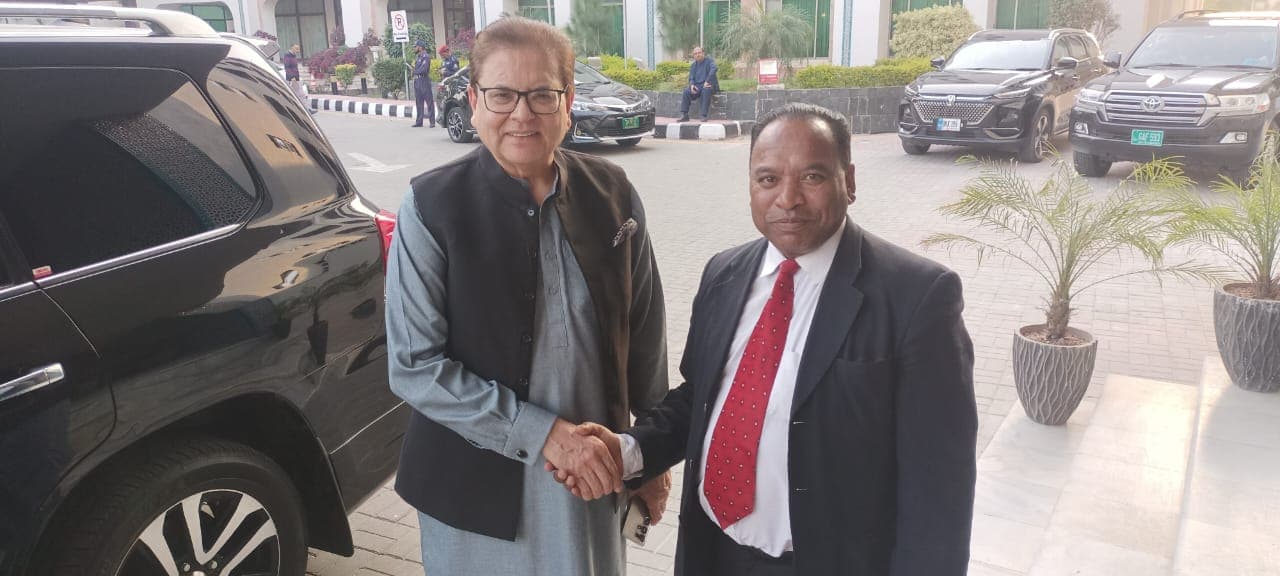 The President Diplomatic Correspondents Forum of Pakistan Asghar Ali Mubarak met with Ambassador Mr. Muhammad Sadiq Special Assistant to Prime Minister of the Islamic Republic of Pakistan / Minister of State and Pakistan’s Special Representative for Afghanistan in Islamabadصدر ڈپلومیٹک کارسپانڈنٹس فورم آف پاکستان اصغر علی مبارک نے اسلام آباد میں سفیر جناب محمد صادق معاون خصوصی برائے وزیراعظم اسلامی جمہوریہ پاکستان/ وزیر مملکت اور پاکستان کے نمائندہ خصوصی برائے افغانستان سے ملاقات کی ۔